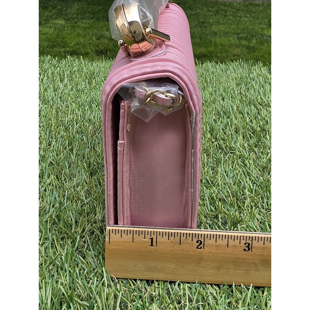 NWOT Bebe BLUSH PINK RAELYNN CROSSBODY CLUTCH W/GOLD METAL HANDLE Shoulder Strap - Picture 4 of 13